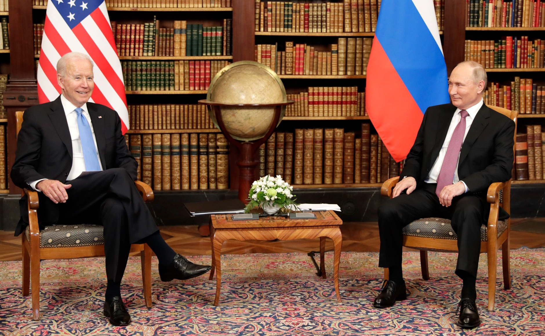 RUSSIE USA 10 X 16 Avec le président des États-Unis d'Amérique Joseph Biden avant les pourparlers russo-américains. Photo TASS